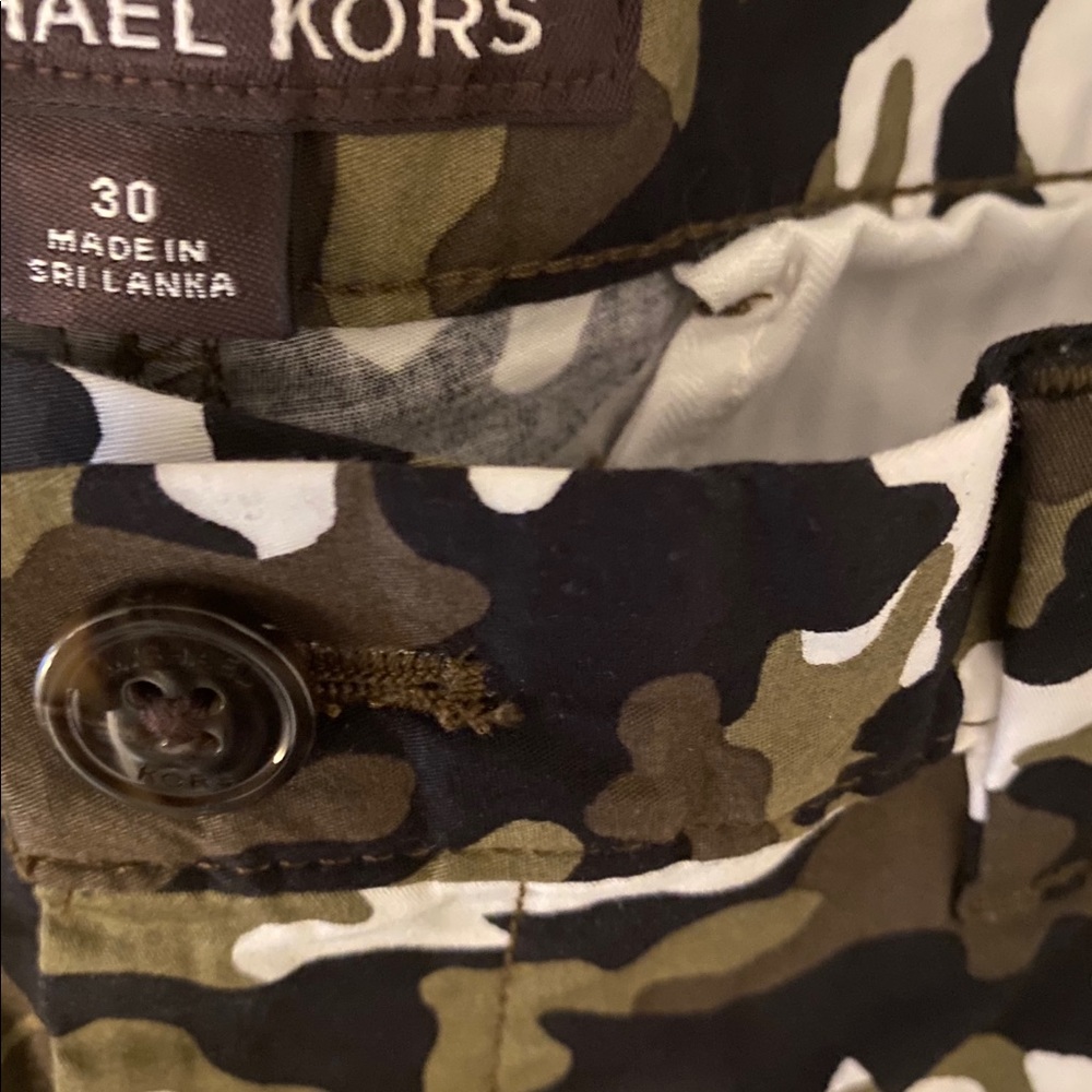 š„Host Pickš„Michael Kors stretch camo shorts - Picture 3 of 4